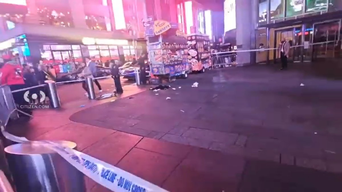 Times Square stabbing: Teen injured in Manhattan stabbing – NBC New York