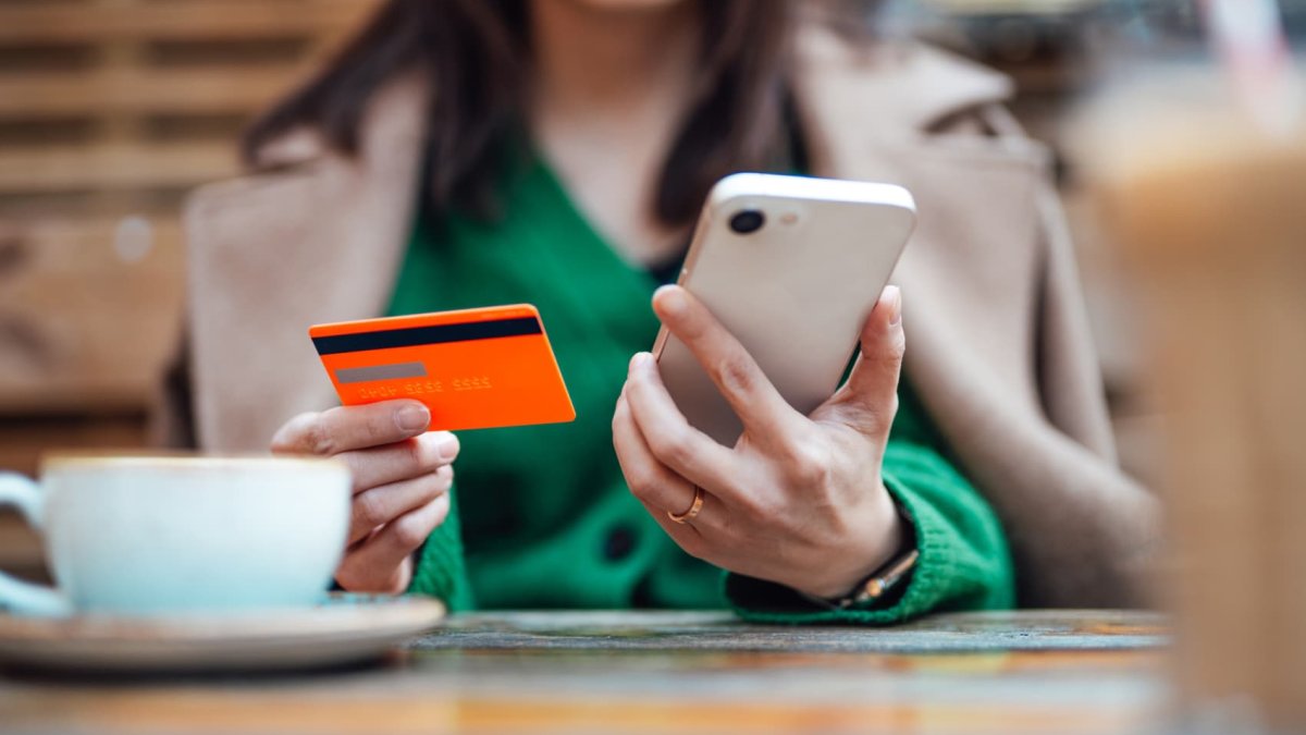 Consumers say this pitfall is 'their biggest threat to building wealth' — yet about half do it anyway – NBC New York - Vimarsana News