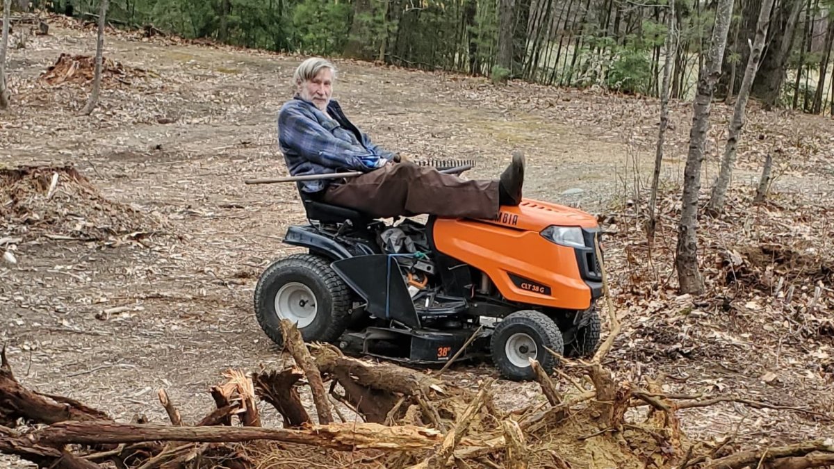 Trailer park caretaker surprises his hometown with a gift of $3.8 million, years after another secret millionaire did the same nearby - Vimarsana News
