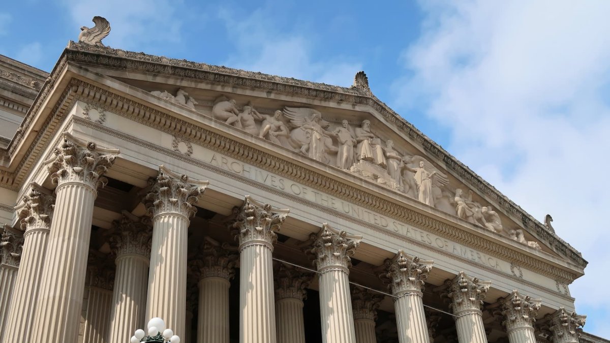 Abortion opponents settle suit with National Archives over 'pro-life' clothing ban incident – NBC New York - Vimarsana News