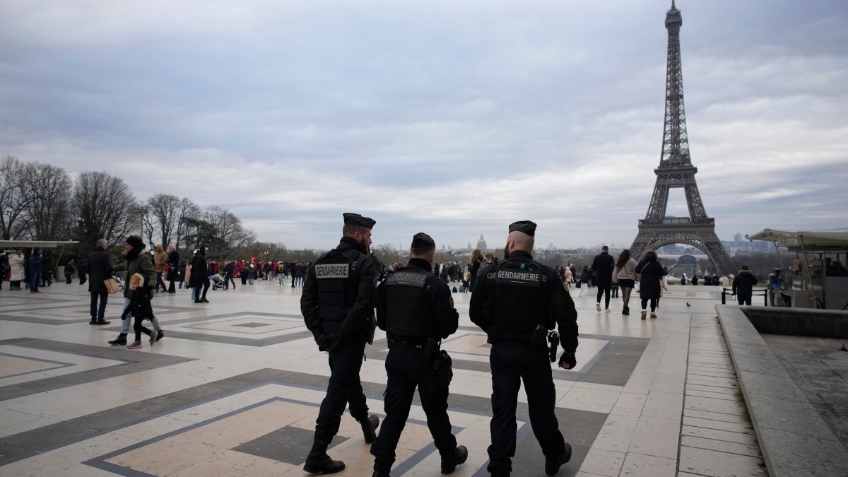 Fatal stabbing of a tourist puts focus on the Paris Olympics – NBC New York - Vimarsana News