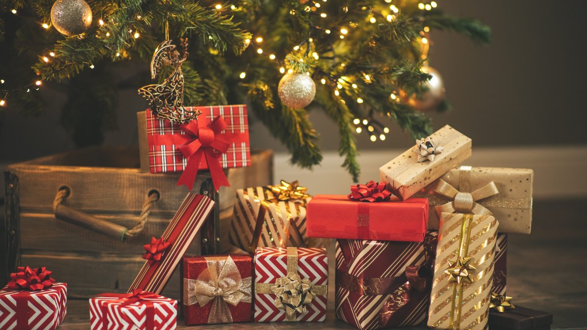 7th graders guessed what 30yearolds want for Christmas their