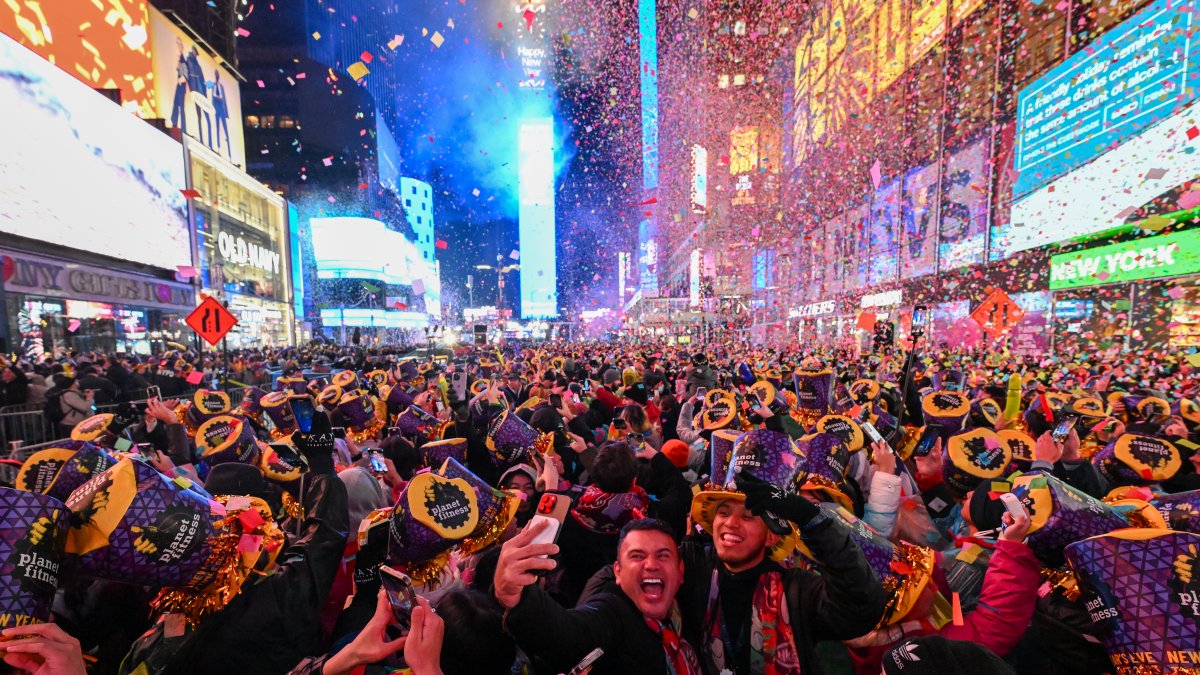 New Year’s 2024 How to get around NYC on New Year’s Eve NBC New York