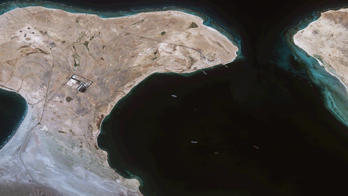 Ships face Houthi-claimed attack in Red Sea – NBC New York - Vimarsana News