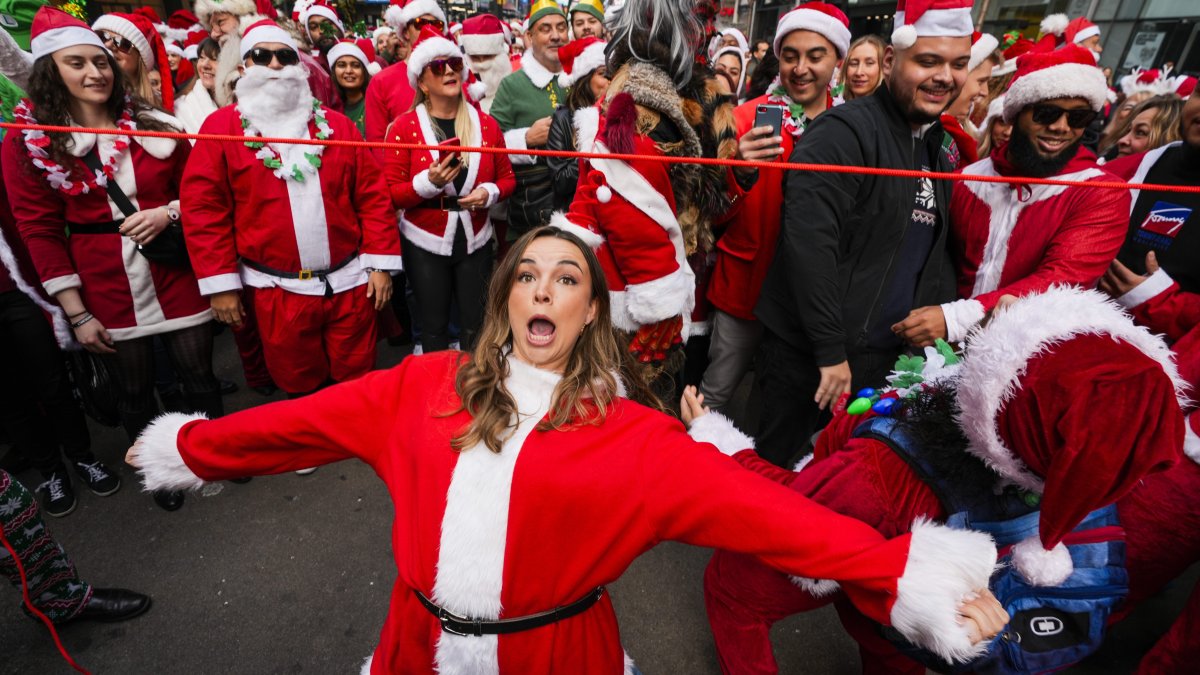 Thousands of revelers descend on NYC for annual SantaCon bar crawl: See the photos