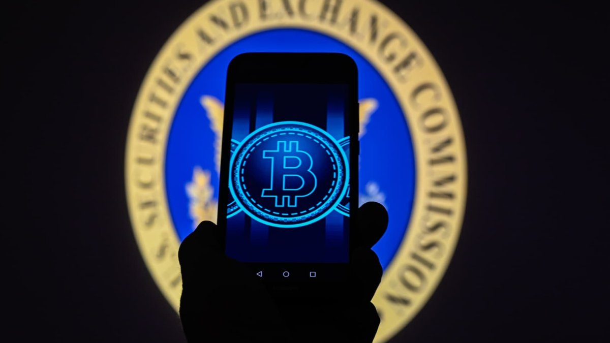 Bitcoin trades lower, ether rallies after SEC greenlights launch of U.S. bitcoin ETFs - Vimarsana News