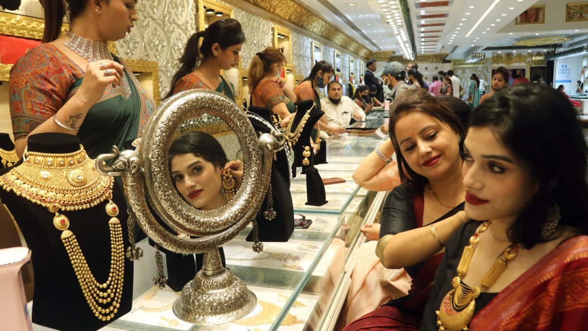 India's consumption growth is set to accelerate as Goldman predicts 'affluent' Indians to nearly double – NBC New York - Vimarsana News