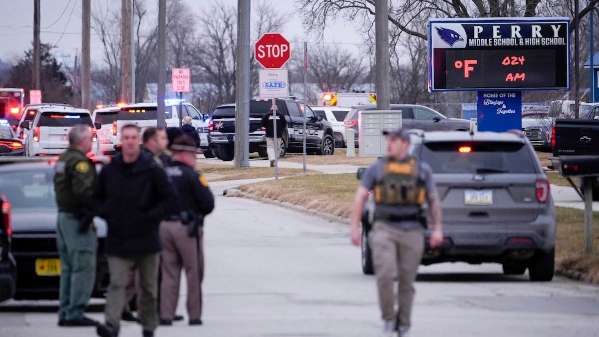 17yearold killed a 6th grader and wounded 5 at school in Perry, Iowa