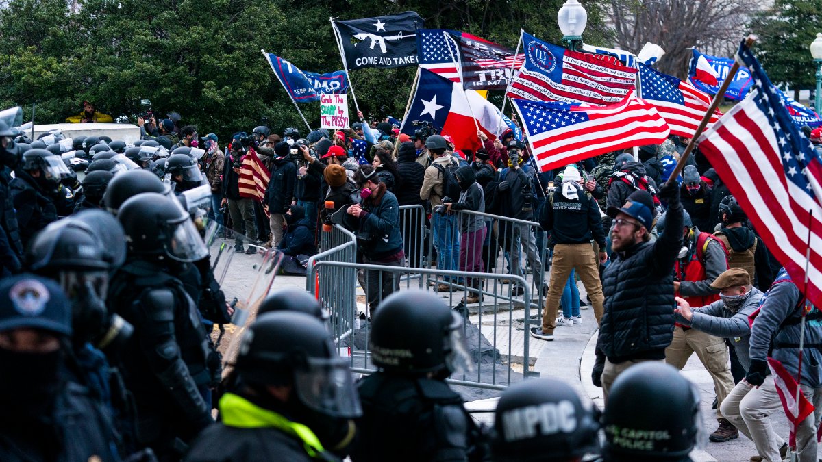 3 arrested in Florida for attacking officers during Jan. 6, 2021, Capitol riot – NBC New York - Vimarsana News