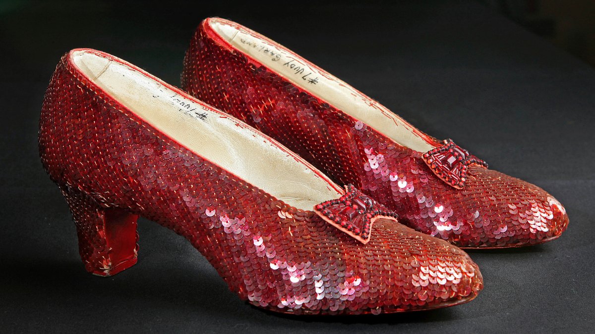 Thief who stole 'Wizard of Oz' ruby slippers gets no prison time – NBC New York - Vimarsana News
