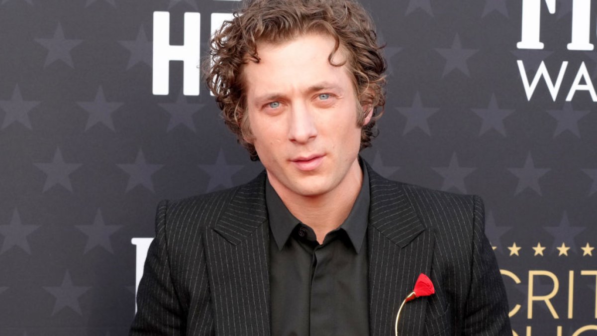 NBC New York Reports Jeremy Allen White Rocks 'Rosalia's Rose' at 2024 Critics Choice Awards