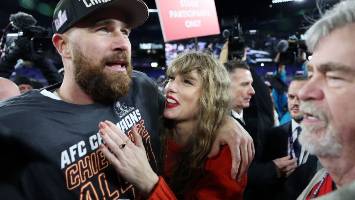 Taylor Swift can make it to the Super Bowl according to this 2001 'West Wing' clip – NBC New York - Vimarsana News