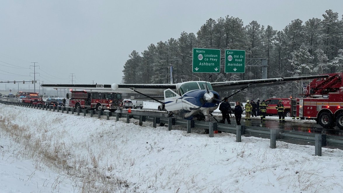 Small Plane Makes Emergency Landing On Loudoun County Parkway Nbc New York