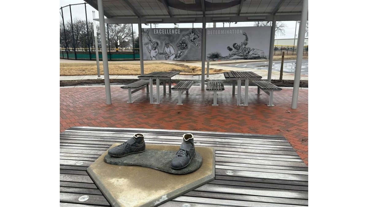 Jackie Robinson statue stolen from Kansas park, video shows NBC New York