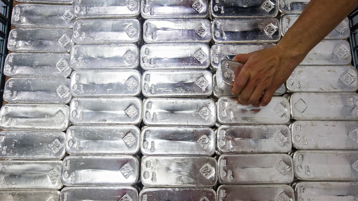 Silver set for a 'terrific year' and could outperform gold to hit a 10-year high – NBC New York - Vimarsana News
