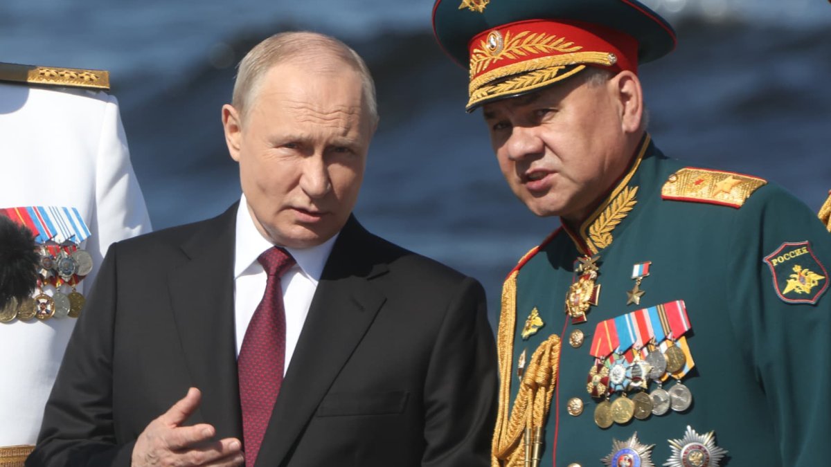 Ukraine war live updates: Russian military chief visits Ukraine after gains; Belarus signals armed patrols could take to streets - Vimarsana News