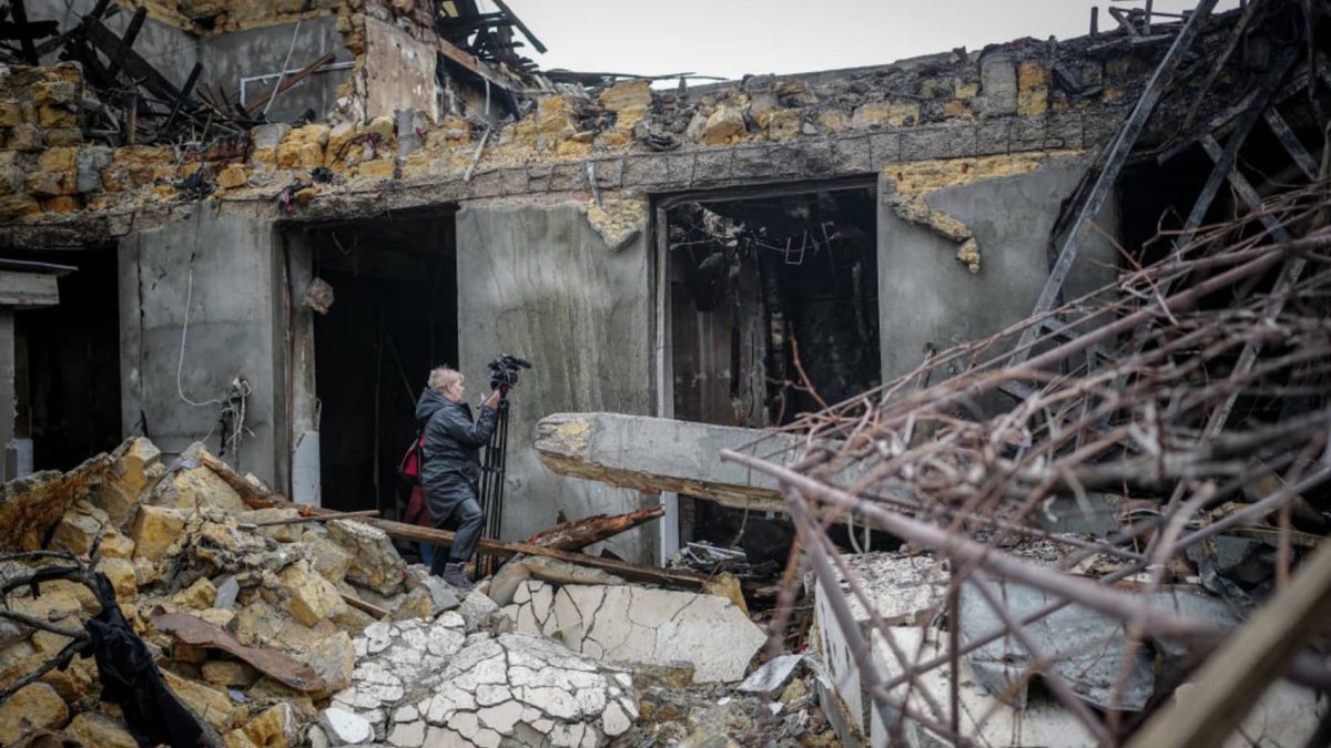 Ukraine war live updates: Russian drone strike kills 3 in Odesa; Zelenskyy says Polish border crisis 'utterly unacceptable' – NBC New York - Vimarsana News