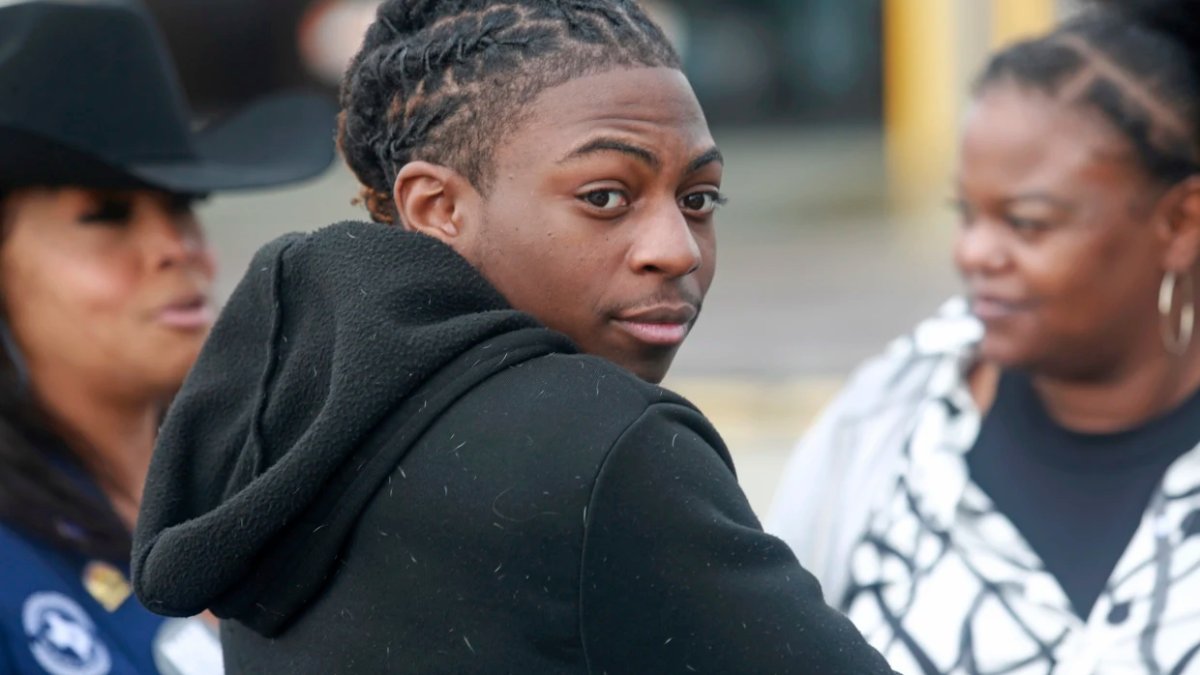 The case of a Black teen punished over his hair heads to court – NBC New York - Vimarsana News
