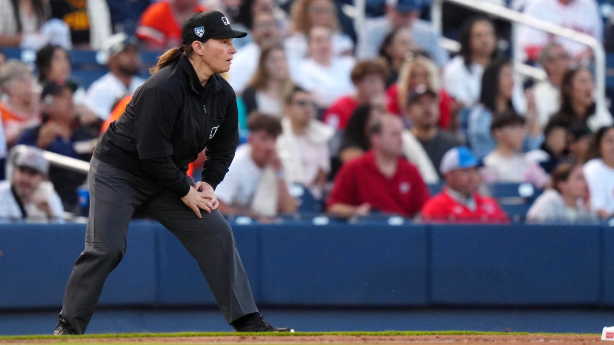 Jen Pawol first woman to umpire spring training since 2007