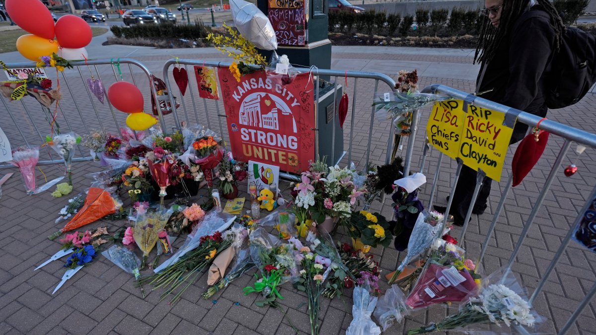 Will 'stand your ground' apply to shootings at Super Bowl rally? – NBC New York - Vimarsana News