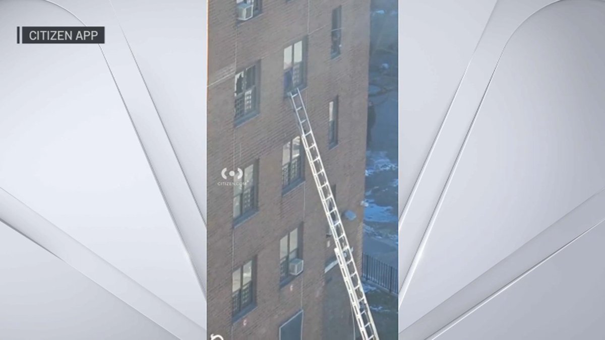 布鲁克林高层公寓发生火灾，造成至少12人受伤：纽约消防局