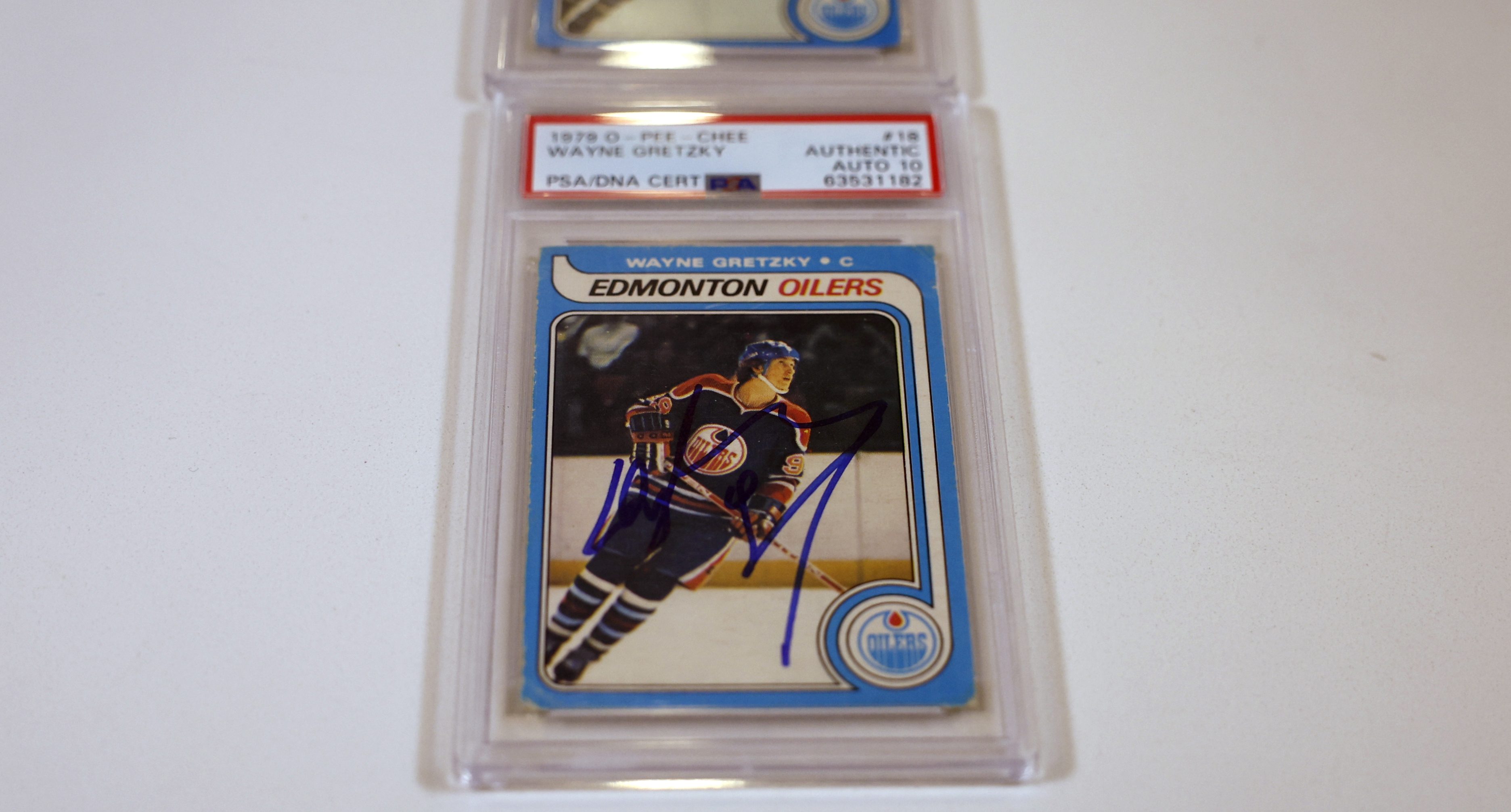 Case possibly containing Gretzky rookie cards sells for 3.7M