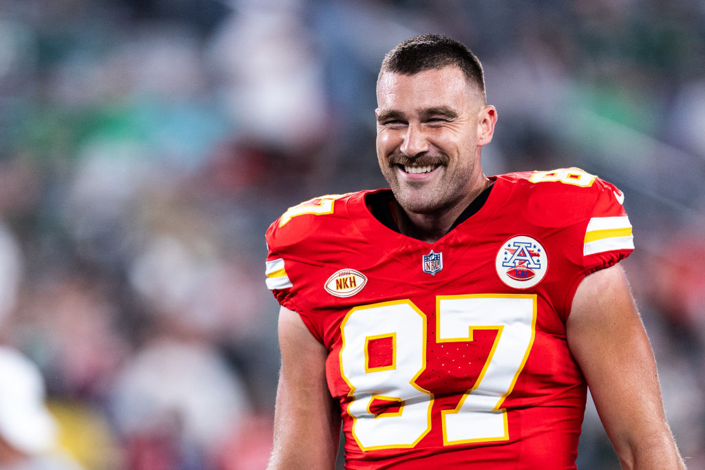Travis Kelce donates $100,000 to 2 kids shot during Chiefs Super Bowl parade - Vimarsana News