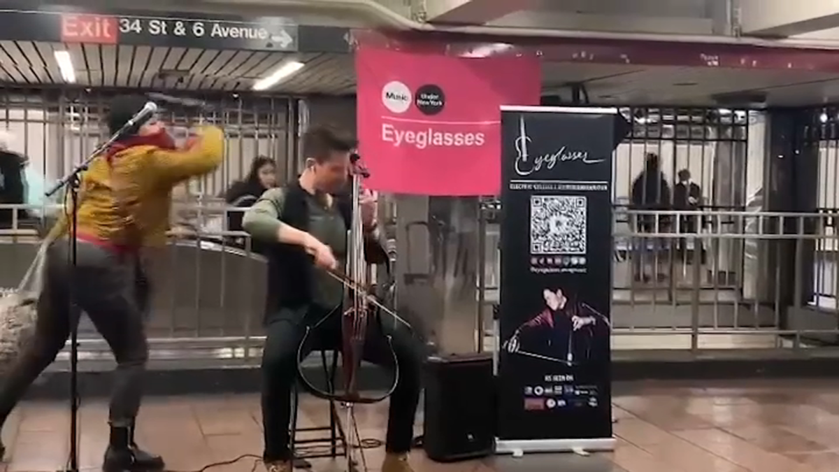 赫拉尔德广场地铁站的大提琴演奏者遭到一名女子袭击，宣布他要退出演奏了