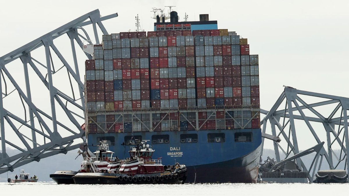 Baltimore port bridge collapse: Global ocean carriers declare 'force majeure,' leaving U.S. companies on hook for urgent cargo pickup – NBC New York - Vimarsana News