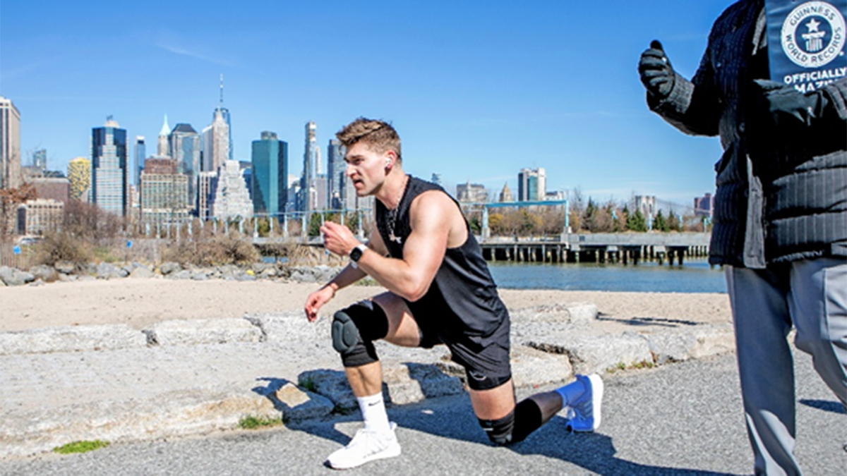 Austin Head, a trainer from Brooklyn, achieves Guinness World Records for most lunges in an hour – NBC New York