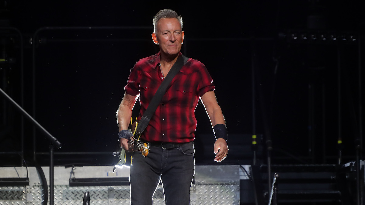 Bruce Springsteen returns to the stage in Phoenix after health issues