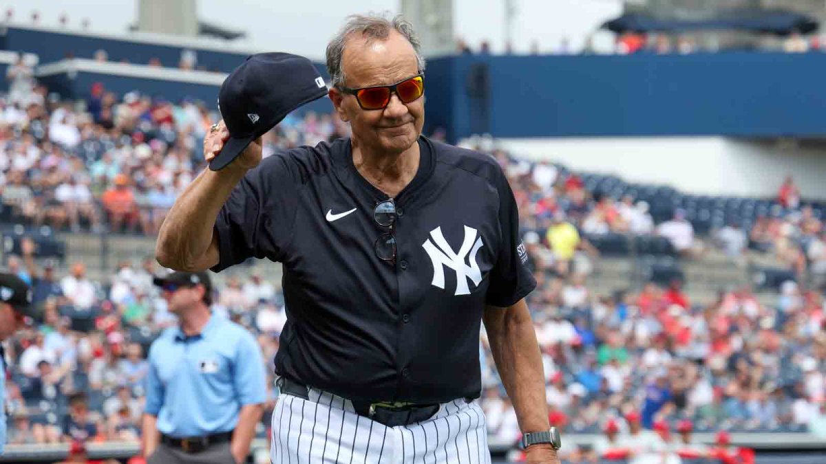 Former manager Joe Torre walks to mound to make pitching change for Yankees at spring training