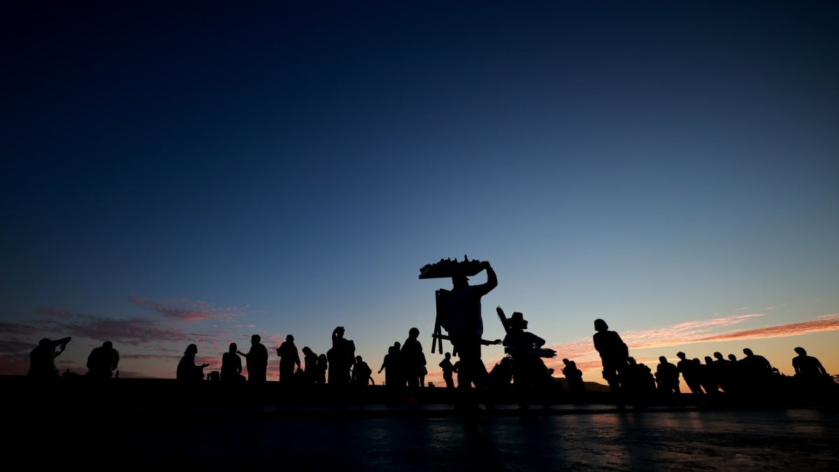 Eclipse flights swarm airports: 'We had to close the runway to park planes' – NBC New York - Vimarsana News