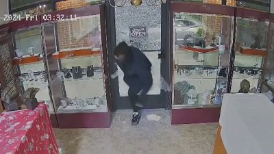 Fairfax County police investigate theft, attempted theft at jewelry store