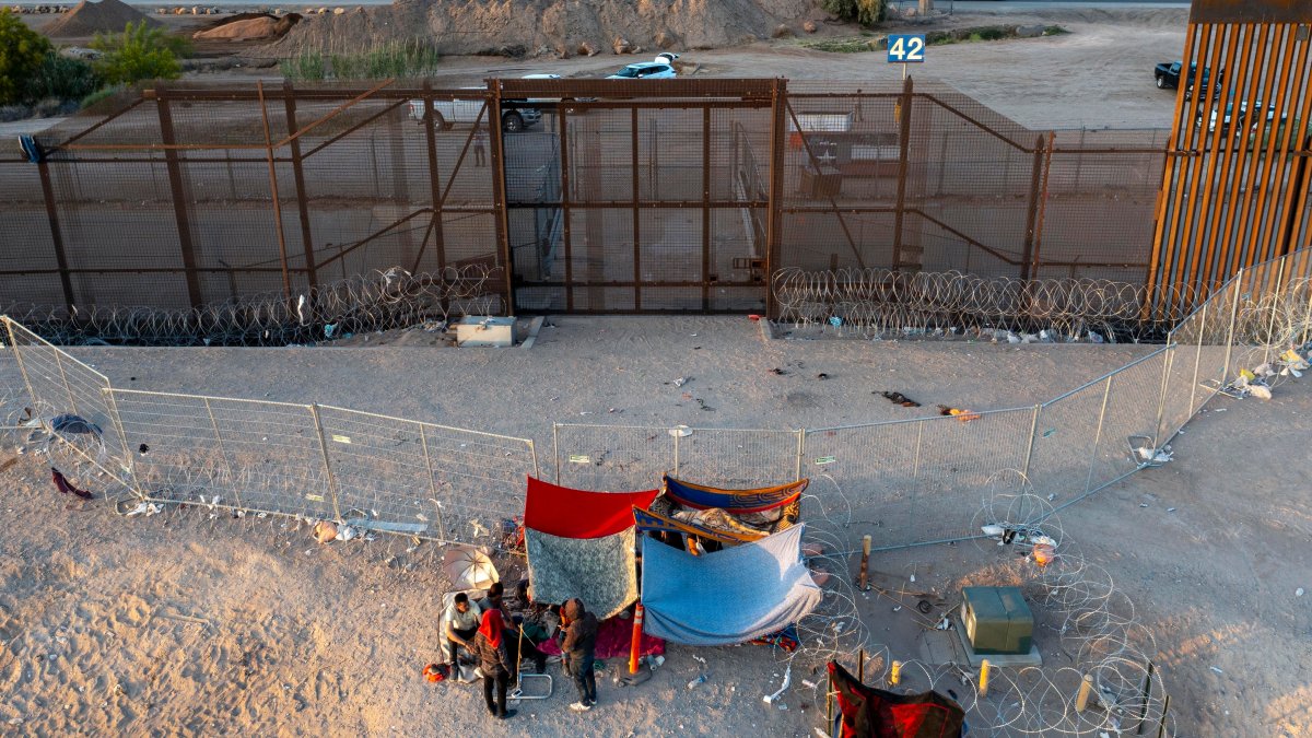 Migrant children at US-Mexico border must live in safe housing: judge – NBC New York - Vimarsana News