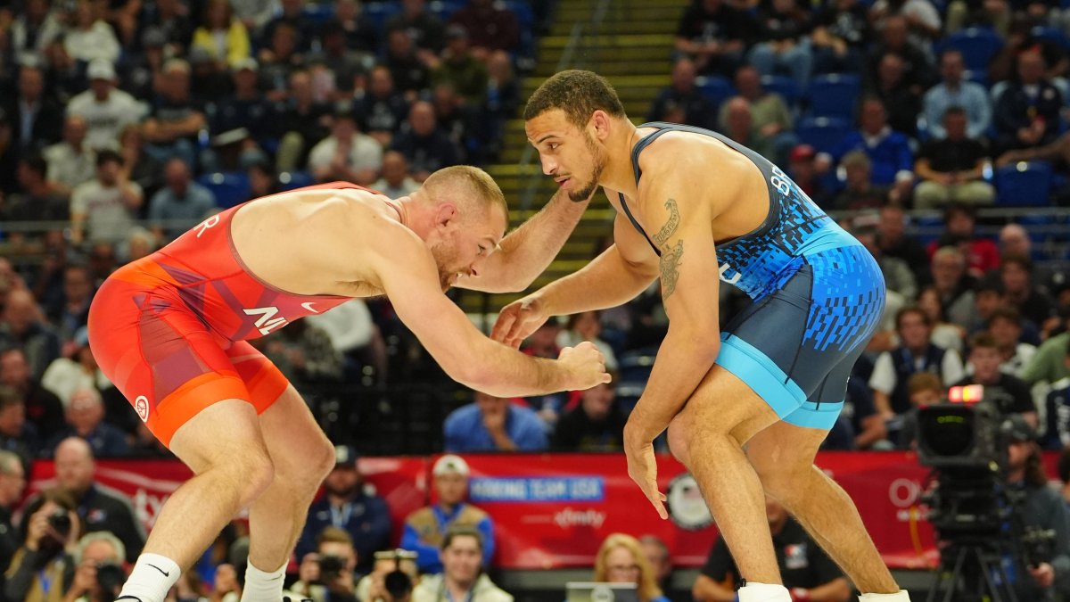 Aaron Brooks tops wrestling gold medalist David Taylor, makes Paris