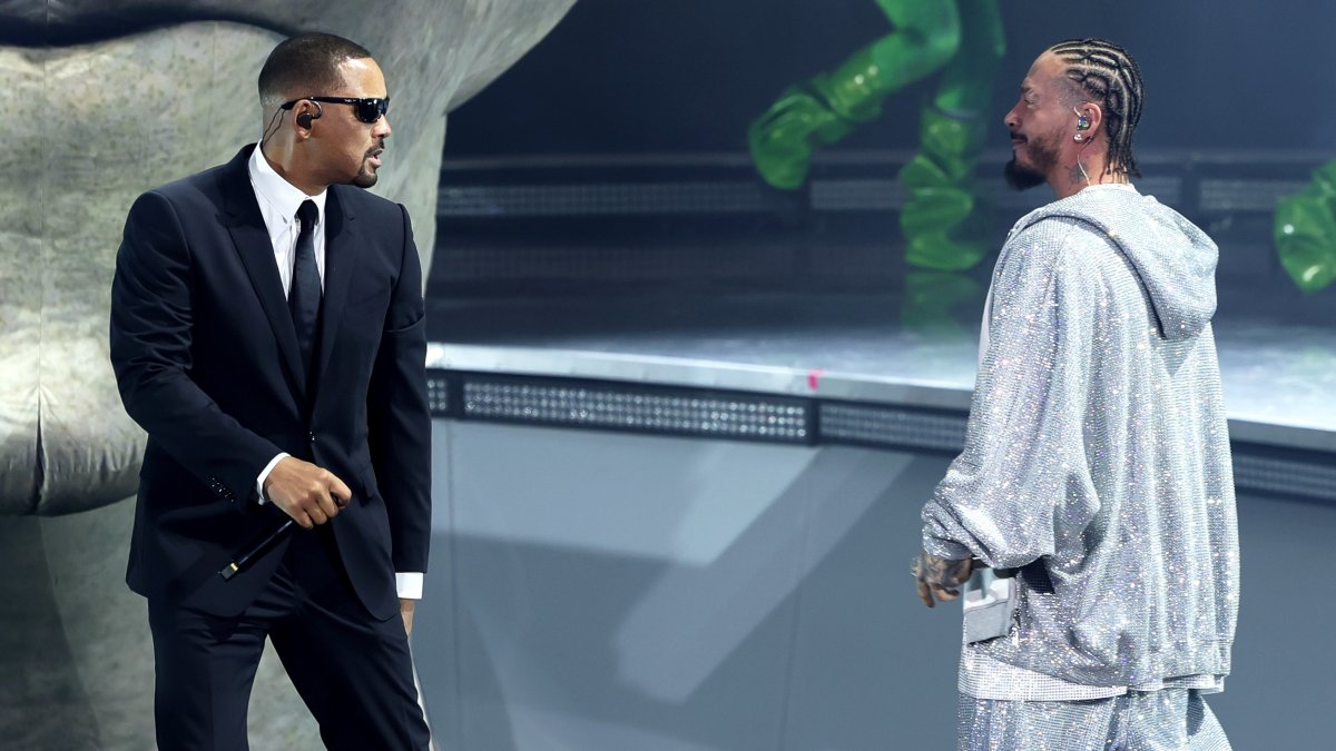 Will Smith performs ‘Men in Black’ with J Balvin at Coachella – NBC New ...