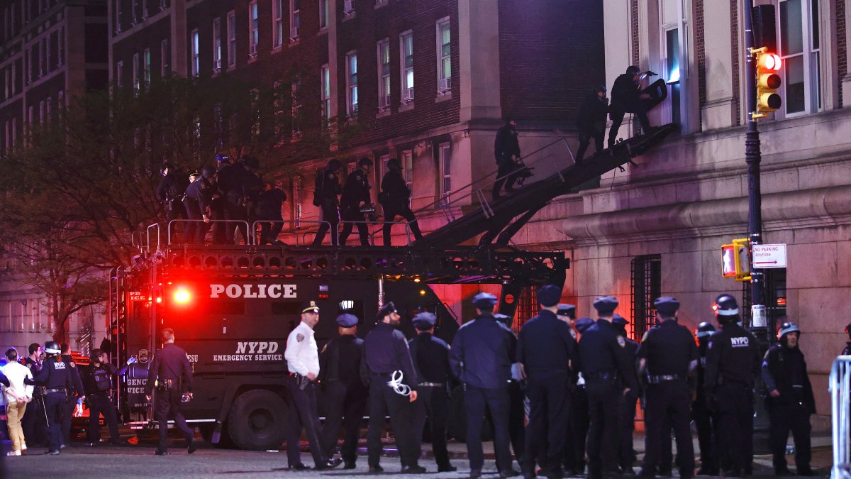 NYPD enters Columbia University in riot gear to clear protest – NBC New ...