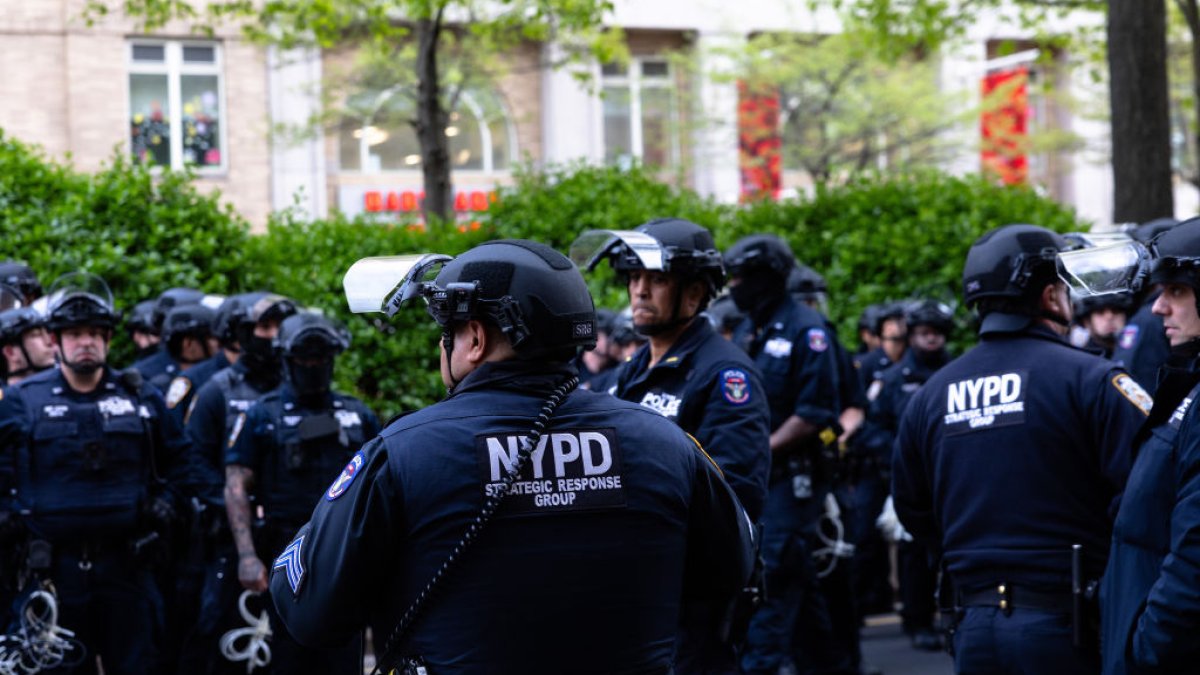 Protesters take over Columbia University’s Hamilton Hall in escalation ...