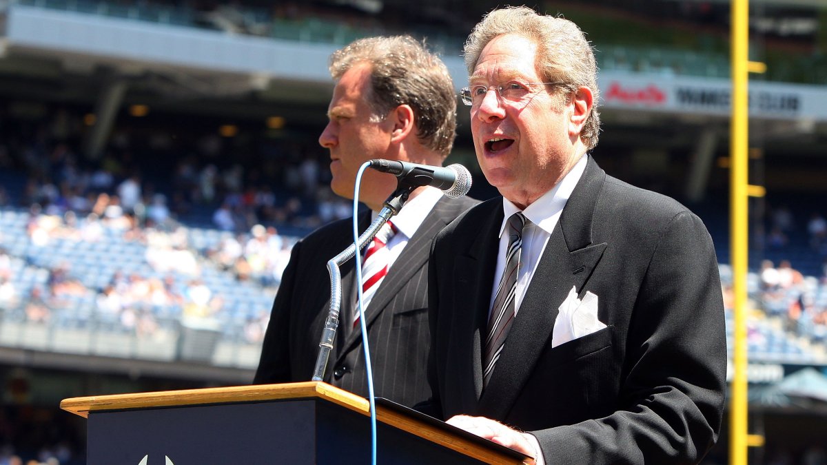 Le diffuseur des Yankees John Sterling honoré pour sa carrière de 36 saisons – NBC New York