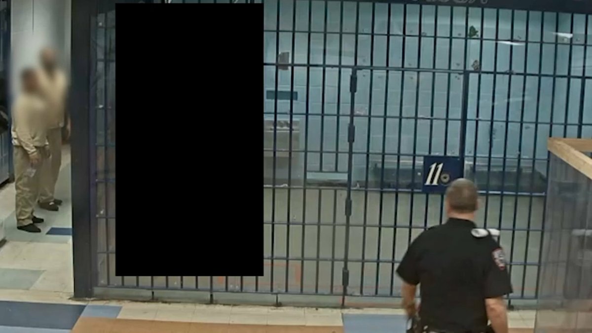 Rikers Island staff ignored prisoner as he hun himself in cell, video shows  – NBC New York