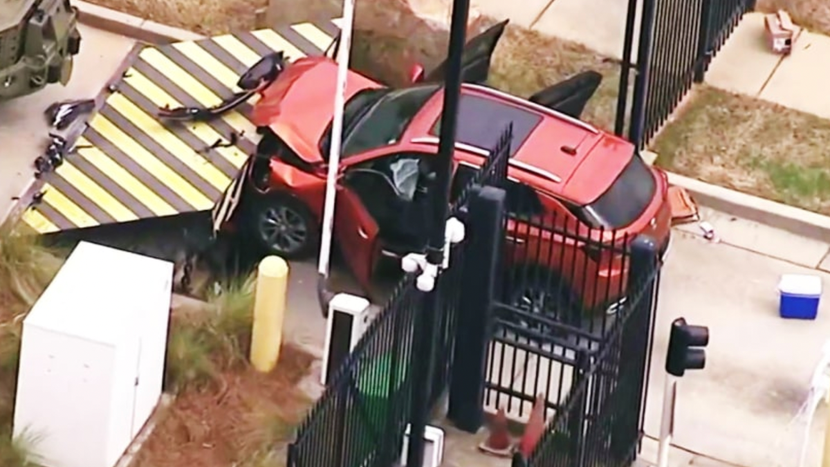 Driver who rammed SUV into FBI office had to QAnon-linked online presence – NBC New York - Vimarsana News