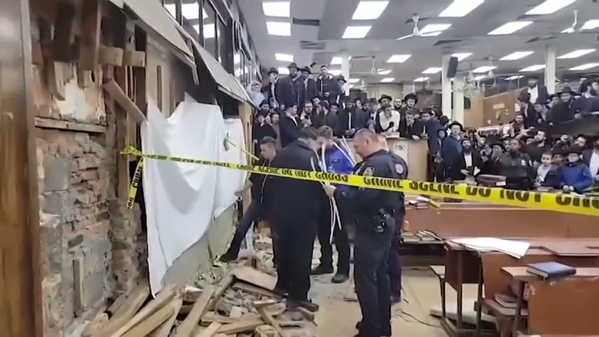 4 males charged in a Brooklyn synagogue tunnel scuffle await April trial 4 males charged in a Brooklyn synagogue tunnel scuffle await April trial
