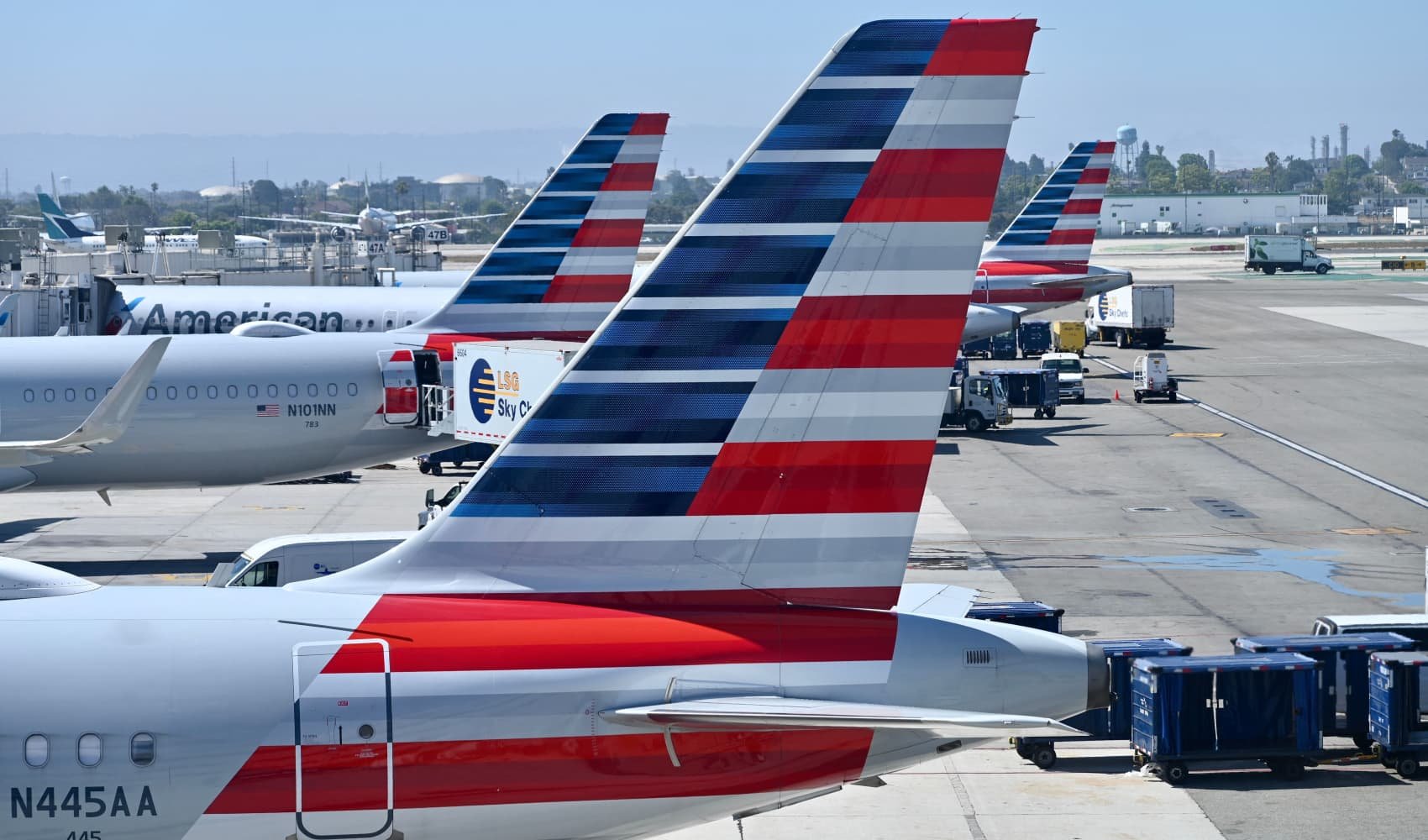 American shares tumble 15% after sales strategy backfires; carrier cuts growth - Vimarsana News