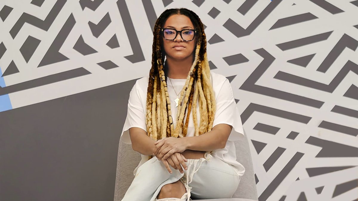 She's worked for Nike, the NBA — and Maya Angelou. Meet abstract artist Ya La'ford - Vimarsana News