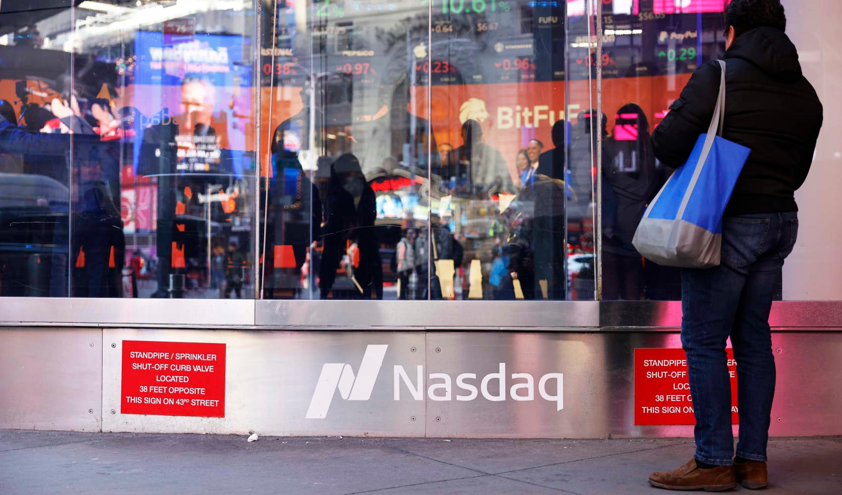 CNBC Daily Open: Nasdaq tops 17,000, Exxon revolt - Vimarsana News