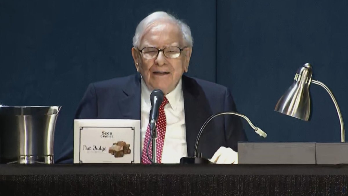 Warren Buffetts Berkshire Hathaway Sells More Bank Of America Has Now