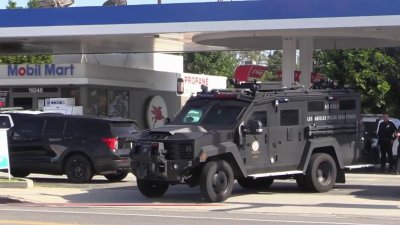 SWAT team responds to barricade situation in Reseda