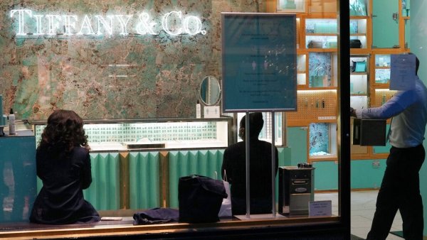 NYC jewel thief nabbed for Tiffany diamond ring heist – NBC New York