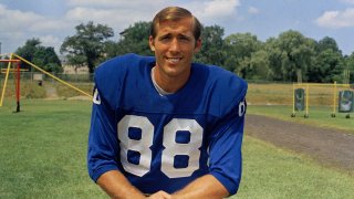 New York Giants football player Aaron Thomas posed in 1968. Aaron Thomas, one of the most prolific receiving tight ends in the history of the New York Giants, died last week at his home in Corvallis, Oregon, following a lengthy illness. He was 86. The Giants announced Thomas’ death Friday, May 3, 2024.